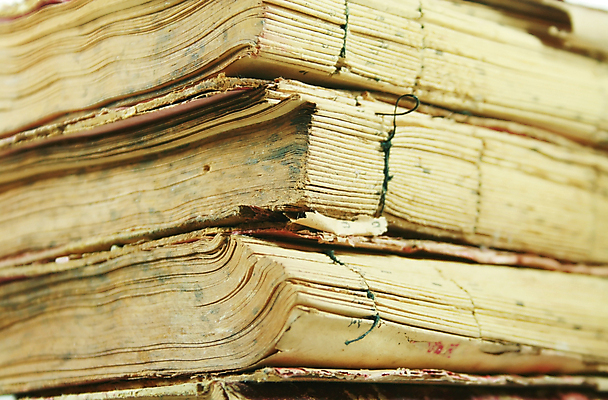 포토 JPG 해외이미지 교육 종이 과학 백그라운드 텍스트 학교 책장 사람없음 책 빨간색 스터디 독서 갈색 노란색 쌓기 검은색 정보 수확 골동품 덮개 흰색 기록 오픈 그룹 역사 도서관 사과 수집 오브젝트 교과서 대학교 문서 복고 문학 페이지 흙더미 고립 옛날 줄서기 해외202004 해외포토 컬러 가구 농업 과일 모션 교재 학습 흙 뚜껑 파일형식 더미 이미지허브