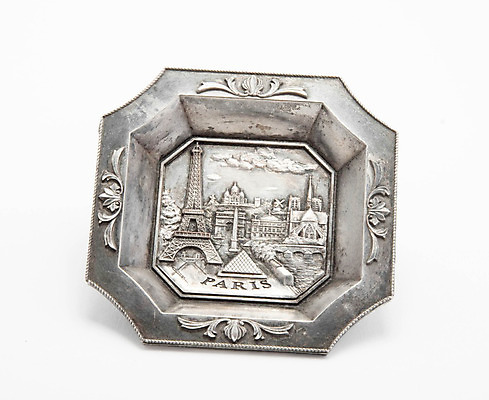 포토 JPG 해외이미지 여행 백그라운드 건축양식 사람없음 세로 장난감 갈색 탑 금속 어둠 미니어처 프랑스 흰색 정상 윤곽 기념품 방문 통조림 철강 파리(프랑스) 해외202004 해외포토 건축물 건축 유럽 컬러 재질 모형 오브젝트 파일형식 이미지허브