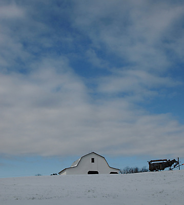 포토 JPG 해외이미지 구름 겨울 농업 사람없음 파란색 농장 추위 시골 외양간 해외202004 해외포토 자연요소 계절 산업 컬러 파일형식 이미지허브