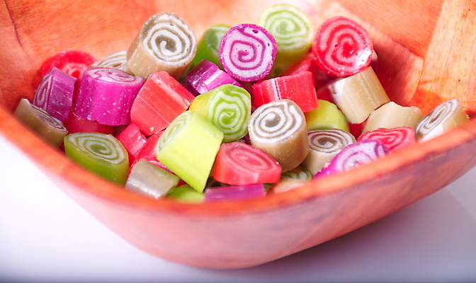 포토 JPG 해외이미지 디저트 사탕 사람없음 컬러풀 갈색 원형 달콤 핸드메이드 해외202004 해외포토 도형 음식 컬러 맛 파일형식 이미지허브