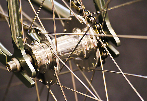 포토 JPG 해외이미지 디자인 스포츠 백그라운드 사람없음 금속 자전거 기계 운전 견과류 반지 바퀴 속도 롤러 볼트 기어 단계 스타일 해외202004 해외포토 장신구 모션 재질 바이크 공구 파일형식 이미지허브