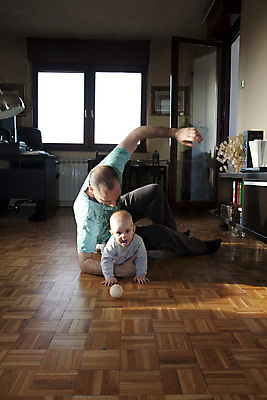 포토 JPG 해외이미지 행복 얼굴 어린이 공 가족 놀이 건강 사람 두명 장난감 성장 게임 아기 아빠 플랫 달콤 호기심 기어가기 결백 해외202004 해외포토 감정 컨셉 관계 모션 신체부위 맛 파일형식 이미지허브