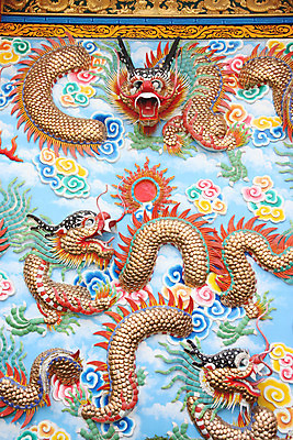 포토 JPG 해외이미지 동물 전통 디자인 아시아 종교 문화 벽 조각 여행 백그라운드 건축양식 태국 미술 동양인 사람없음 장식 컬러풀 조각상 머리 축제 중국 힘 용 축하 기둥 사찰 재산 황금 심볼 묘사 공상 동쪽 이국적 스타일 해외202004 해외포토 건축 나라 컬러 컨셉 종교건축 문화예술 인종 신체부위 금융 조형물 방향 파일형식 이미지허브