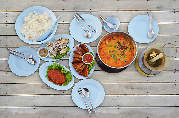 포토 JPG 해외이미지 접시 음식 포크 서브 건강 요리 사람없음 목재 식당 식사 저녁식사 튀김 램프 신선 시장 맛 먹기 속도 오징어 매움 점심식사 이국적 해외202004 해외포토 나무 식기 컨셉 재료 모션 조명 연체동물 상점 수중동물 파일형식 이미지허브