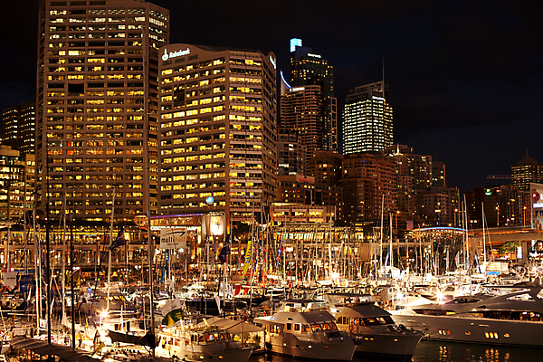 포토 JPG 해외이미지 바다 여행 요트 건축양식 전등 새로움 항해 사람없음 야외 건물 물 빛 도시풍경 세계 반사 항구 식당 고층빌딩 저녁식사 어둠 도시 만 바 보트 호주 야간 저녁 정박 사인 쇼 장면 시드니 스카이라인 뱃놀이 유흥 해외202004 해외포토 자연요소 건축물 건축 컨셉 배_교통 교통시설 조명 풍경 빌딩 상점 전통놀이 식사 오세아니아 파일형식 이미지허브