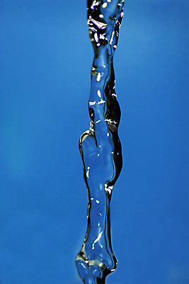 포토 JPG 해외이미지 음료 사람없음 물 파란색 젖음 흐름 마시기 개울 붓기 떨어짐 분무기 제트기 해외202004 해외포토 자연요소 컬러 컨셉 모션 비행기 강 파일형식 이미지허브