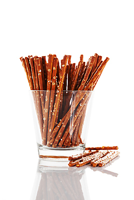 포토 JPG 해외이미지 음식 백그라운드 다이어트 유리 디저트 사람없음 컵 갈색 파티 크래커 빵집 껍질 흰색 막대기 맛 폐기물 굽기 속도 소금 칼로리 고립 절임 짠맛 페스츄리 해로움 브레첼 해외202004 해외포토 식기 빵 컬러 컨셉 재질 건강 이벤트 쿠키 상점 쓰레기 구이 파일형식 이미지허브