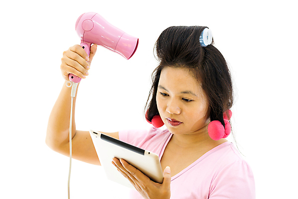 포토 JPG 해외이미지 스튜디오촬영 여자 인터넷 비즈니스 통신 성공 모바일 갈색머리 한명 서기 세로 컴퓨터 터치패드 알약 디지털 화장품 거울 흰색 우아함 드라이어 경영자 경영 소셜미디어 터치스크린 의료성형뷰티 성인여자만 세련 해외202004 해외포토 1 헤어스타일 컬러 컨셉 모션 실내 사람 전자제품 뷰티 약 미용용품 리더 여자만 성인만 파일형식 이미지허브