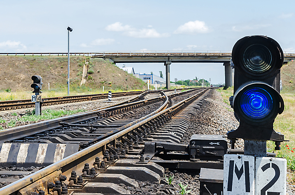 포토 JPG 해외이미지 산업 도로 선 여행 컨셉 교통시설 경고 안전 풍경 사람없음 파란색 빛 금속 장비 기차 화물 램프 도시 역 위험 교차로 사인 신호 봉 추적 진행 건너기 그만 길가 방법 선로 철강 철책 해외202004 해외포토 길 육상교통 컬러 교통 모션 재질 조명 대중교통 운송업 시설 파일형식 이미지허브