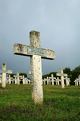 포토 JPG 해외이미지 구름 십자가 아침 산 사람 사람없음 세계 태양 평화 일출 침묵 자유 프랑스 바위 죽음 무덤 역사 숲 묘사 언덕 군용 전쟁 영웅 병정 기념물 애국심 천연기념물 프랑스어 절정 해외202004 해외포토 주간 자연요소 문자 유럽 컨셉 군대 노을 소리 돌_바위 파일형식 이미지허브