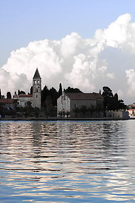 포토 JPG 해외이미지 구름 응시 바다 섬 건축양식 자연 파노라마 풍경 경사 사람없음 건물 교회 일몰 만 거친 그룹 지중해 시력 장면 암초 크로아티아 수도원 내추럴 다도해 달마시안 파라다이스 해외202004 해외포토 자연요소 건축물 시선 건축 유럽 종교건축 촬영기법 노을 개 생태계 파일형식 이미지허브