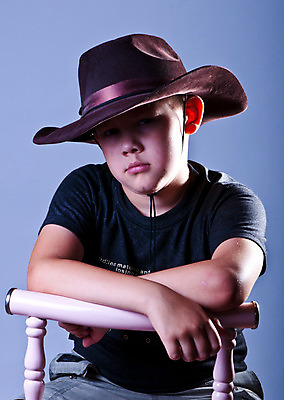 포토 JPG 해외이미지 아들 얼굴 어린이 한명 사람 소년 청년 10대 청춘 옷입기 개성 배려 스타일 해외202004 해외포토 1 남자 컨셉 가족 모션 청소년 성인 신체부위 파일형식 이미지허브