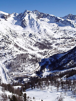 포토 JPG 해외이미지 구름 계절 길 스포츠 여행 크리스마스 겨울 자연 하늘 휴가 스키 산 풍경 사람없음 야외 파란색 빛 태양 환경 얼음 추위 흰색 정상 고도 언덕 휴양지 빙하 알프스 장면 북쪽 눈보라 절정 해외202004 해외포토 자연요소 기념일 유럽 컬러 겨울스포츠 눈_날씨 장소 방향 생태계 파일형식 이미지허브