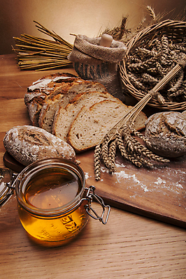 포토 JPG 해외이미지 식물 구름 전통 음식 빵 조각 백그라운드 다이어트 채소 과일 자연 탁자 하늘 아침 치즈 건조 파스타 건강 옥수수 씨앗 사람없음 목재 파란색 빛 갈색 주방 식사 빵집 맛 아침식사 상품 굽기 향수 준비 유기농 심플 밀가루 꿀 덩어리 작살 호밀 귀리 해외202004 해외포토 주간 자연요소 나무 웰빙 컬러 가구 컨셉 재료 유제품 곡류 서양음식 상점 화장품 가루 구이 생태계 파일형식 이미지허브