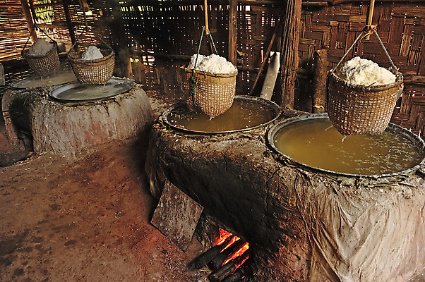 포토 JPG 해외이미지 계절 음식 다이어트 재료 유리 탁자 주택 요리 사람없음 빛 금속 주방 식당 식사 저녁식사 흰색 양념 맛 냄비 컨테이너 먹기 배고픔 가득함 향신료 묘사 싱글 매움 소금 레시피 결정체 고립 철강 셰이커 해외202004 해외포토 산업 컬러 가구 컨셉 모션 재질 건강 건물 상점 솥 향미료 파일형식 이미지허브