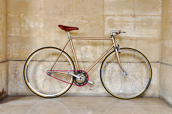 포토 JPG 해외이미지 벽 사람없음 자전거 오브젝트 복고 해외202004 해외포토 바이크 파일형식 이미지허브