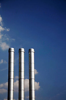 포토 JPG 해외이미지 식물 산업 공장 하늘 굴뚝 사람없음 건물 세로 파란색 환경 탑 금속 힘 에너지 매연 생태학 철강 많음 해외202004 해외포토 건축물 교육 컬러 컨셉 공업 재질 환경오염 파일형식 이미지허브