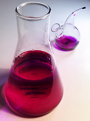 포토 JPG 해외이미지 과학 백그라운드 2 유리 실험 사람없음 약 보라색 장비 공구 오픈 투명 액체 실험실 컨테이너 가득함 플라스크 분석 오브젝트 만들기 유리그릇 원뿔 공학 해결 발견 조제 마약 위생관리 화학물질 해외202004 해외포토 도형 그릇 교육 산업 컬러 컨셉 의학 모션 재질 실험기구 관리 도구 화학 파일형식 이미지허브