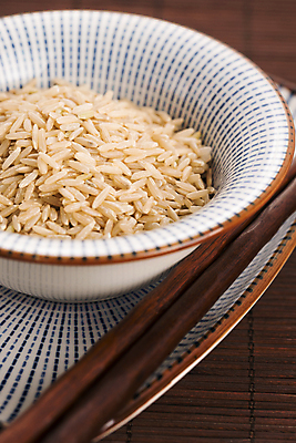 포토 JPG 해외이미지 식물 음식 밥 건강 사람없음 가로 갈색 중국 사발 시리얼 먹기 날것 해외202004 해외포토 아시아 컬러 모션 사기그릇 파일형식 이미지허브