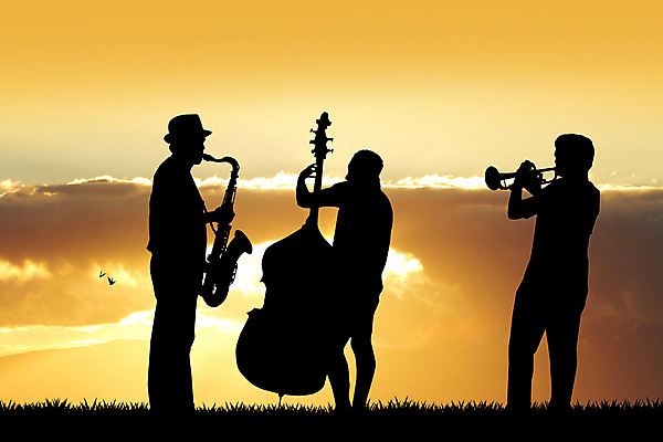 포토 JPG 해외이미지 주간 전신 남자 실루엣 음악 연주 성인 야외 세명 노을 일몰 색소폰 트럼펫 합주 콘트라베이스 성인남자만 해외202004 해외포토 자연요소 현악기 문화예술 촬영기법 사람 목관악기 금관악기 남자만 성인만 파일형식 이미지허브