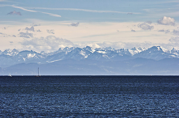 포토 JPG 해외이미지 나무 구름 유럽 호수 바다 조각 여행 자연 하늘 바람 휴가 산 등대 독일 항해 파노라마 풍경 사람없음 물 여름 파란색 탑 항구 어둠 역사 땅 알프스 옛날 수평선 해외202004 해외포토 자연요소 식물 건축물 계절 나라 컬러 배_교통 교통시설 날씨 촬영기법 생태계 파일형식 이미지허브