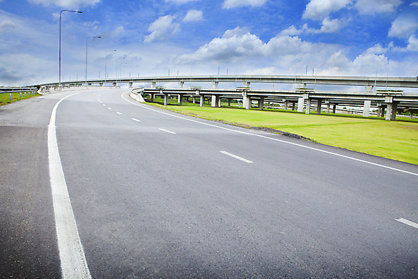 포토 JPG 해외이미지 도로 건축양식 교통시설 사람없음 빛 램프 도시 엔지니어 서비스 봉 타운 방법 자동 콘크리트 카피스페이스 해외202004 해외포토 건축 길 교통 조명 공백 기술자 시설 파일형식 이미지허브