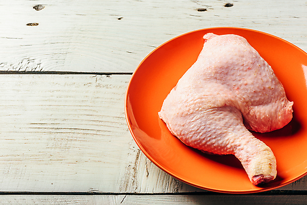 포토 JPG 해외이미지 접시 생고기 사람없음 닭고기 닭다리 해외202004 해외포토 식기 육류 파일형식 이미지허브