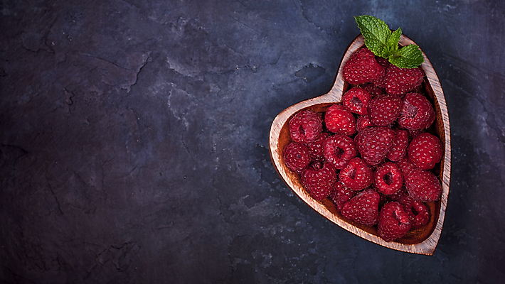 포토 JPG 해외이미지 열매 음식 백그라운드 잎 다이어트 과일 재료 자연 휴가 디저트 발렌타인데이 건강 사람없음 목재 가로 초록색 여름 빛 검은색 식사 어둠 흰색 하트 신선 사발 달콤 먹기 민트 상쾌 유기농 날것 산딸기 2월 고립 숙성 해외202004 해외포토 모양 나무 식물 웰빙 계절 감정 컬러 모션 데이이벤트 날짜 사기그릇 맛 허브 생태계 파일형식 이미지허브