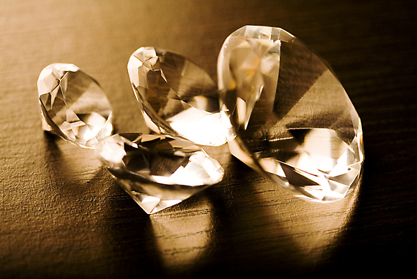 포토 JPG 해외이미지 백그라운드 선물 사람없음 빛 반사 유행 투명 재산 고급 크리스탈 보석 다이아몬드 가치 스타일 해외202004 해외포토 컨셉 금융 광석 파일형식 이미지허브