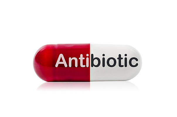 포토 JPG 해외이미지 클리핑패스 백그라운드 건강 병원 사람없음 치료 빨간색 알약 약 고통 흰색 독약 질병 처방 중독 고립 돌봄 복용 진통제 항생제 해외202004 해외포토 감정 컬러 의학 모션 파일형식 이미지허브