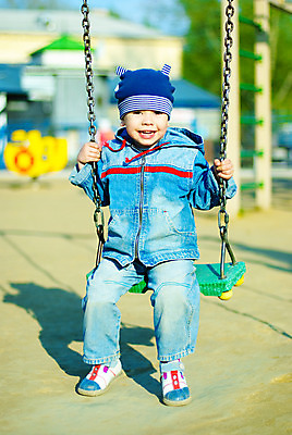 포토 JPG 해외이미지 백인 옷 공원 행복 감정 얼굴 어린이 장난 놀이 휴식 따뜻함 한명 웃음 소년 컬러풀 산책 기쁨 게임 표현 아기 도시 작음 그네 떨림 해외202004 해외포토 서양인 1 공공시설 남자 컬러 컨셉 모션 표정 사람 신체부위 크기 파일형식 이미지허브