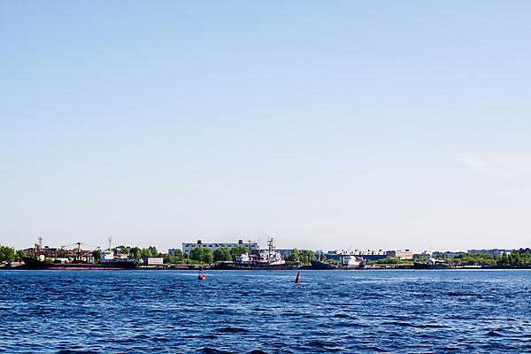 포토 JPG 해외이미지 산업 파도 바다 하늘 사람없음 야외 가로 물 파란색 햇빛 항구 맑음 흰색 수리 철 군용 러시아 북쪽 옛날 해외202004 해외포토 자연요소 유럽 컬러 교통시설 날씨 군대 태양 방향 파일형식 이미지허브