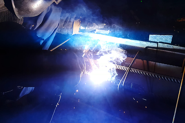 포토 JPG 해외이미지 직업 손 산업 포즈 장갑 공장 노동자 골격 직장 가면 안전 사람없음 야외 금속 도구 손전등 뜨거움 수술 붓기 수리 제조 보호 공학 국회 온실 용접 용접공 철강 콘크리트 해외202004 해외포토 잡화 교육 컨셉 회사 공업 의학 모션 재질 조명 신체부위 치료 파일형식 이미지허브