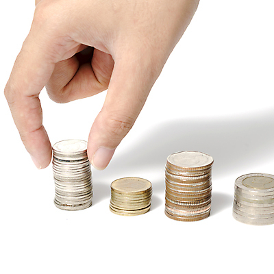 포토 JPG 해외이미지 손 실내 들기 근접촬영 신체부위 쌓기 동전 잡기 동전탑 놓기 해외202004 해외포토 뷰포인트 돈 모션 사람 내부 파일형식 이미지허브