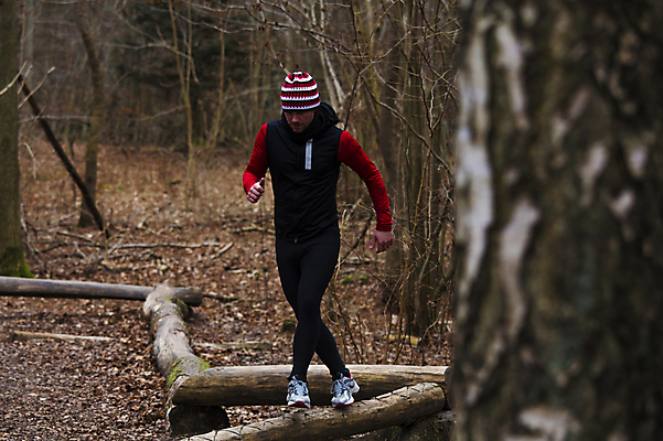 포토 JPG 해외이미지 나무 백인 웰빙 공원 남자 스포츠 포즈 건강 덴마크 한명 야외 목재 빨간색 달리기 조깅 운동 검은색 힘 숲 근육질 노력 건너기 여자한명만 해외202004 해외포토 서양인 식물 1 공공시설 컬러 재료 모션 근육 북유럽 사람 몸매 여자만 파일형식 이미지허브