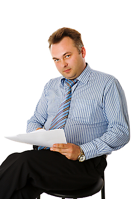 포토 JPG 해외이미지 백인 1 응시 안경 40대 셔츠 생각 의자 비즈니스 성공 넥타이 한명 미소 앉기 독서 작업 비즈니스맨 기다림 동료 계약 바쁨 심플 변호사 고립 유일 해외202004 해외포토 서양인 직업 시선 잡화 남자 중년 가구 컨셉 상의 관계 모션 표정 사람 직장인 파일형식 이미지허브