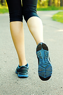 포토 JPG 해외이미지 라이프스타일 웰빙 여자 도로 스포츠 포즈 신발 신체 모션 발 자연 건강 사람 성인 사람없음 야외 달리기 조깅 운동 맑음 일몰 활발 에너지 아스팔트 연습 속도 마라톤 달리기선수 콘크리트 혼자 해외202004 해외포토 길 컨셉 교통시설 날씨 경기 생활 신체부위 노을 육상스포츠 생태계 육상선수 파일형식 이미지허브