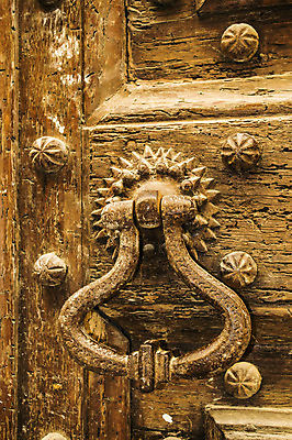 포토 JPG 해외이미지 전통 디자인 문화 패턴 건축양식 날씨 주택 손잡이 사람없음 목재 문 금속 이탈리아 수확 골동품 시골 화려 역사 닫기 철 보안 대문 옛날 토스카나 해외202004 해외포토 나무 건축 유럽 컨셉 무늬 농업 재료 모션 재질 안전 건물 파일형식 이미지허브