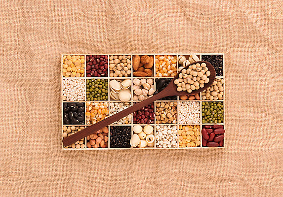 포토 JPG 해외이미지 식물 라이프스타일 음식 패턴 농업 다이어트 재료 자연 콩 건조 건강 종류 요리 씨앗 사람없음 빨간색 초록색 컬러풀 갈색 쌓기 주방 숟가락 검은색 흰색 변화 선택 상품 혼합 낟알 시리얼 유기농 날것 땅콩 모음 내추럴 단백질 대두 섞기 줄서기 채식주의자 비건 해외202004 해외포토 웰빙 산업 컬러 컨셉 무늬 모션 곡류 수저 한글 생활 견과류 생태계 채식 영양소 파일형식 이미지허브