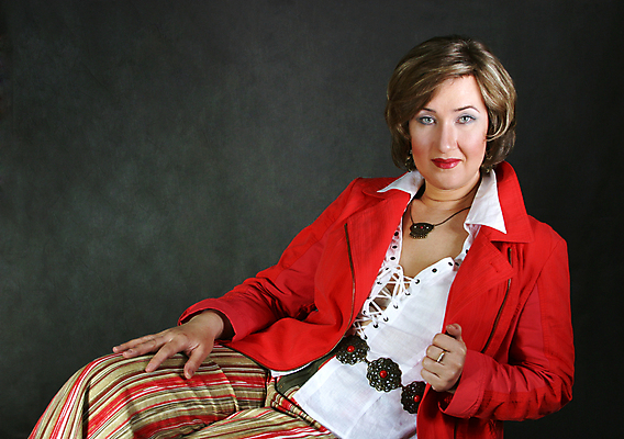 포토 JPG 해외이미지 모델 헤어스타일 여자 포즈 백그라운드 한명 성인 머리 유행 어둠 흰색 화려 클래식 고급 유혹 스타일 방식 해외202004 해외포토 1 컬러 컨셉 사람 신체부위 파일형식 이미지허브