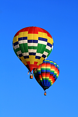 포토 JPG 해외이미지 스포츠 가족 하늘 바람 새로움 사람없음 야외 빨간색 초록색 파란색 컬러풀 노란색 바구니 축제 경쟁 흰색 열기구 뜨거움 공항 승차 파일럿 항공 시작 풍선 열광 공평 저지 해외202004 해외포토 자연요소 직업 컬러 컨셉 관계 항공교통 교통시설 모션 날씨 파일형식 이미지허브
