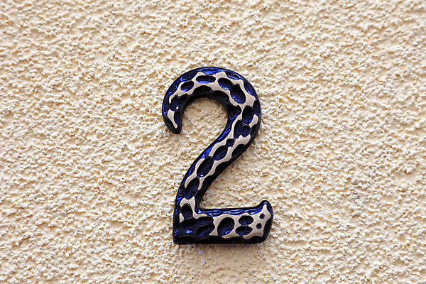 포토 JPG 해외이미지 모양 접시 외관 벽 2 건축양식 텍스트 표면 거리 아파트 주택 타이포그라피 사람없음 건물 파란색 숫자 마을 금속 도시 지시 묘사 오브젝트 사인 질감 레이아웃 심플 문제 주소 타입 철강 카운트 스타일 디테일 효과 해외202004 해외포토 문자 식기 건축물 건축 컬러 모션 재질 파일형식 이미지허브