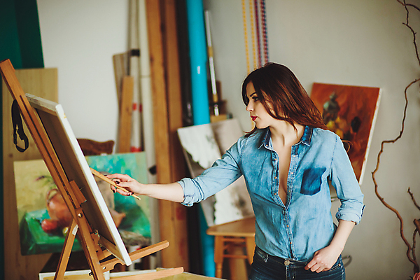 포토 JPG 해외이미지 응시 여자 미술 한명 들기 상반신 성인 앞모습 붓 작업실 팔레트 이젤 그림 복고 예술가 캔버스 화가 성인여자한명만 해외202004 해외포토 직업 1 시선 뷰포인트 모션 문화예술 사람 미술도구 여자한명만 성인여자만 파일형식 이미지허브