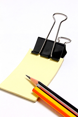 포토 JPG 해외이미지 교육 종이 선 백그라운드 일러스트 비즈니스 학교 사람없음 빨간색 파란색 사무실 연필 쌓기 쪽지 공책 공백 흰색 구멍 주름 오브젝트 그림 클립 과제 페이지 찢어짐 시트 고립 구성 해외202004 해외포토 컬러 모션 문구용품 학용품 필기구 파일형식 이미지허브