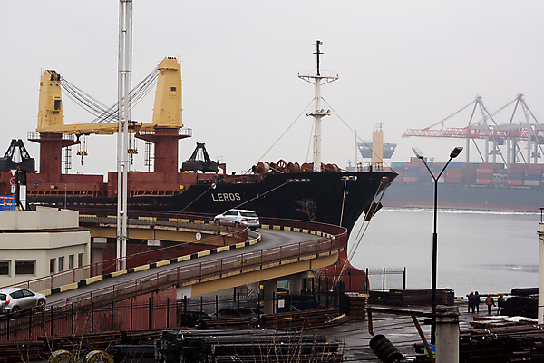 포토 JPG 해외이미지 유럽 바다 사람없음 물 우주 어둠 역 기중기 포트 우크라이나 해외202004 해외포토 자연요소 나라 교통시설 중장비 파일형식 이미지허브