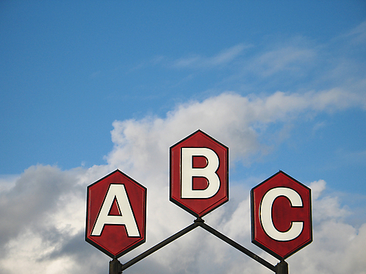 포토 JPG 해외이미지 구름 외관 하늘 그림자 사람없음 가로 빨간색 파란색 흰색 그늘 편지 B 심볼 사인 A C 해외202004 해외포토 자연요소 알파벳 컬러 파일형식 이미지허브