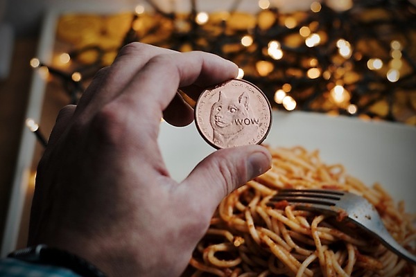 포토 JPG 해외이미지 음식 돈 비즈니스 전등 파스타 안전 사람없음 금융 동전 저축 맛 무역 보안 결제 가치 놋쇠 해외202004 해외포토 산업 컨셉 조명 서양음식 경제 재산 파일형식 이미지허브