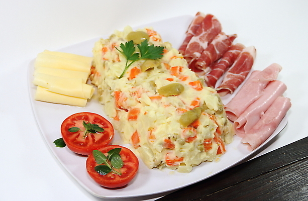 포토 JPG 해외이미지 전통 접시 음식 백그라운드 채소 자연 감자 요리 사람없음 초록색 식사 당근 추위 흰색 신선 사발 준비 유기농 완두콩 마요네즈 내추럴 점심식사 러시아인 섞기 해외202004 해외포토 서양인 식기 웰빙 컬러 콩 뿌리채소 사기그릇 소스_음식 생태계 파일형식 이미지허브