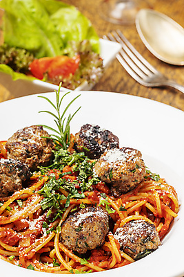 포토 JPG 해외이미지 전통 접시 음료 음식 백그라운드 포크 토마토 공 탁자 치즈 파스타 파슬리 마늘 스파게티 육류 돼지고기 요리 사람없음 와인 식사 저녁식사 치킨 이탈리아 샐러드 소고기 튀김 양념 은색 정상 미트볼 지중해 먹기 허브 향신료 메뉴 국수 레시피 바질 점심식사 다진 마카로니 볼로냐 입가심 해외202004 해외포토 식물 식기 유럽 바다 컬러 가구 채소 식재료 모션 유제품 주류 서양음식 면류 닭고기요리 파스타면 향미료 파일형식 이미지허브