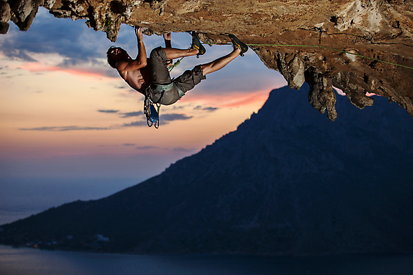 포토 JPG 해외이미지 전신 구름 남자 밧줄 하늘 매달리기 한명 성인 야외 옆모습 야간 암벽 암벽등반 암벽등반가 성인남자한명만 해외202004 해외포토 자연요소 1 줄 뷰포인트 모션 사람 등산 남자한명만 성인남자만 파일형식 이미지허브